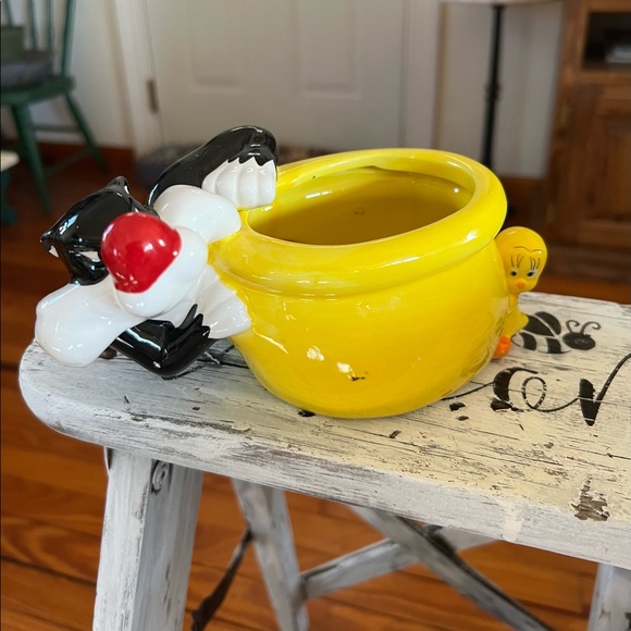 Warner Bros. Accents Vintage Planter Poshmark